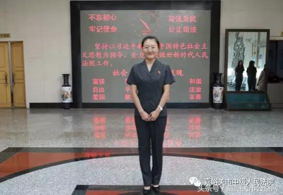 嘉峪关法院新制服“靓”起来