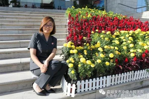 嘉峪关法院新制服“靓”起来