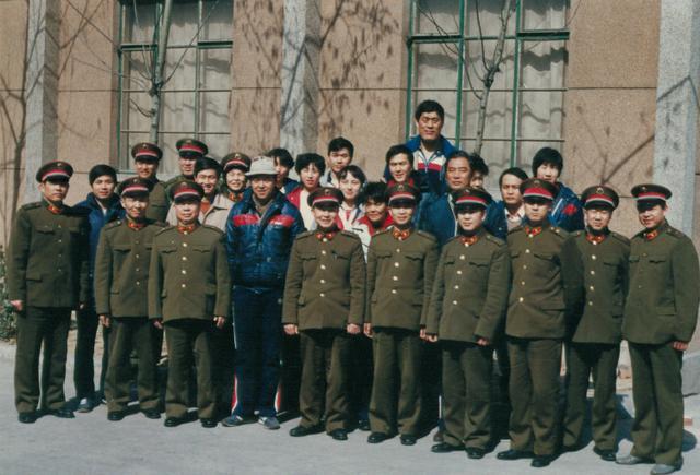 中国男篮张伯伦简介,篮球明星张伯伦死亡原因