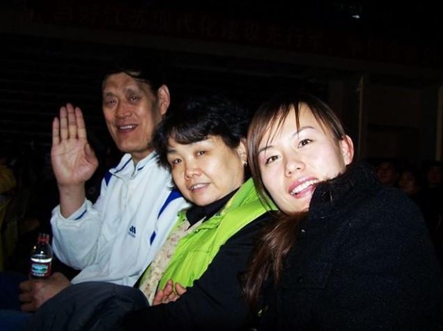 中国男篮张伯伦简介,张伯伦多少岁开始打篮球