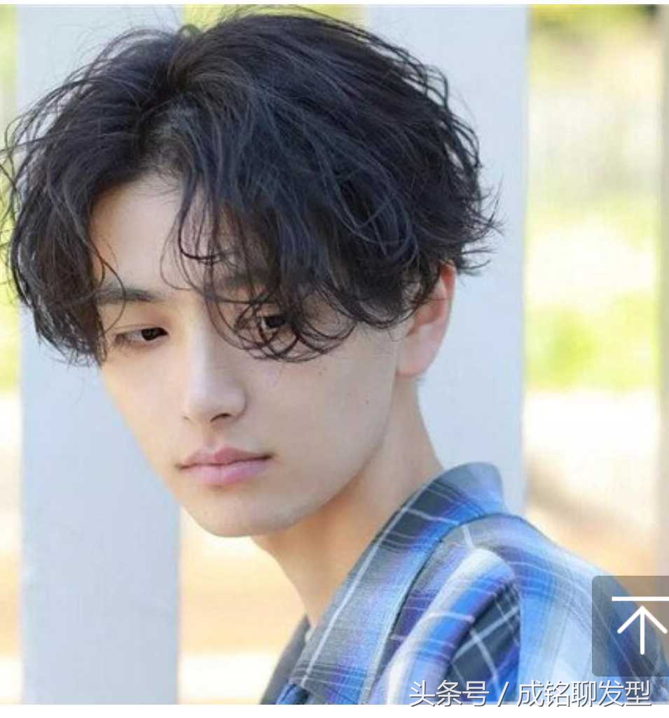 小伙两边头发太炸，被嘲笑为*盖帽大**，发型师给了他三个建议