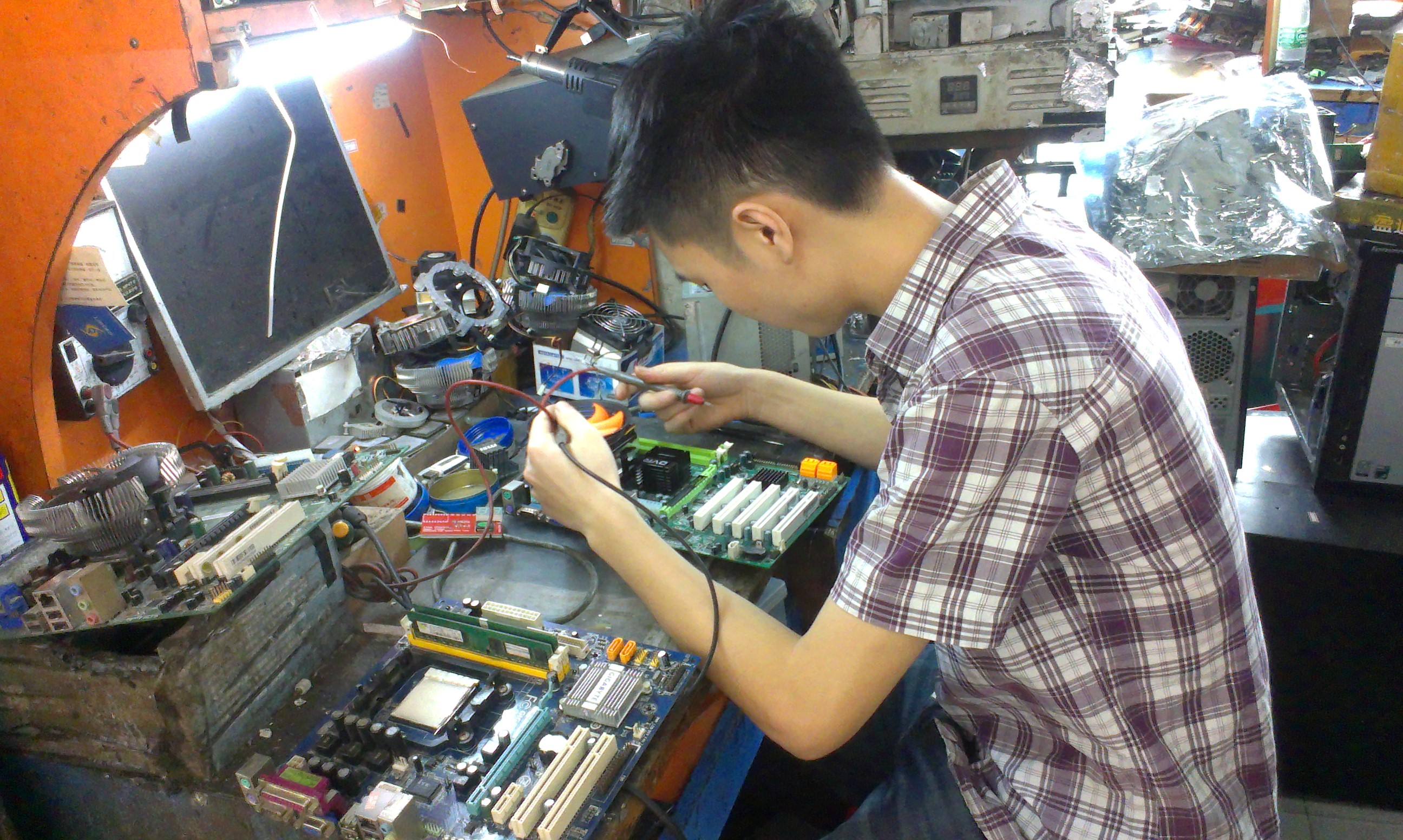 外包程序员被当猴耍，1000做个百度，明天要上线！