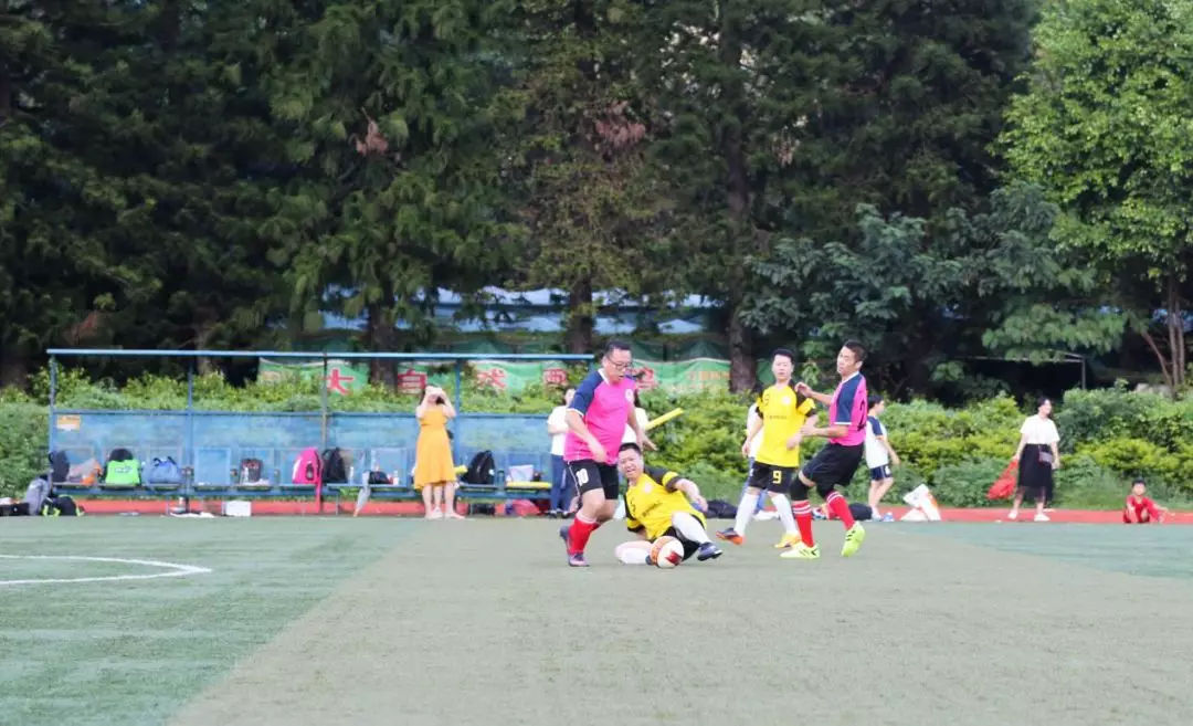 足球友谊赛有多快乐,足球友谊赛简报