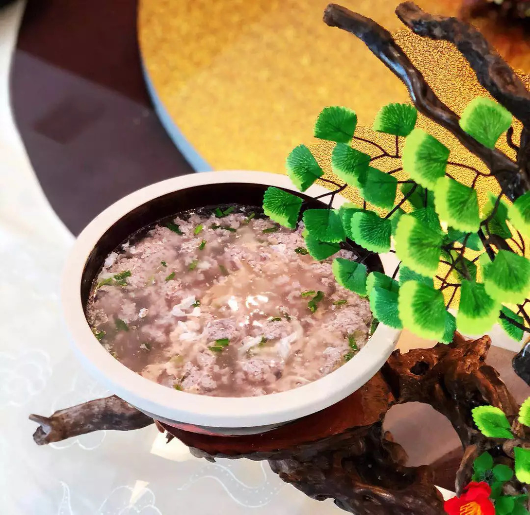 王炸！大连10家饭店鲜活海鲜组队放价，顾客自发早9点来排队！