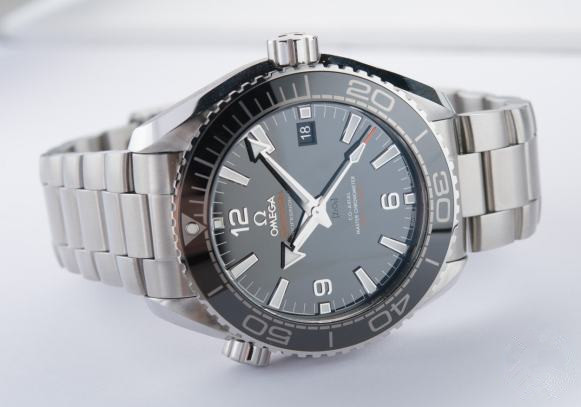 欧米茄海马和黑水鬼,欧米茄海马vs劳力士潜航者