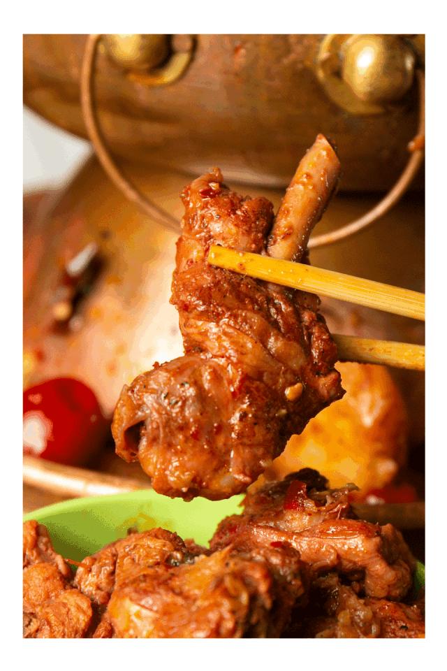 双层香辣牛蛙锅,双层炭火牛蛙锅