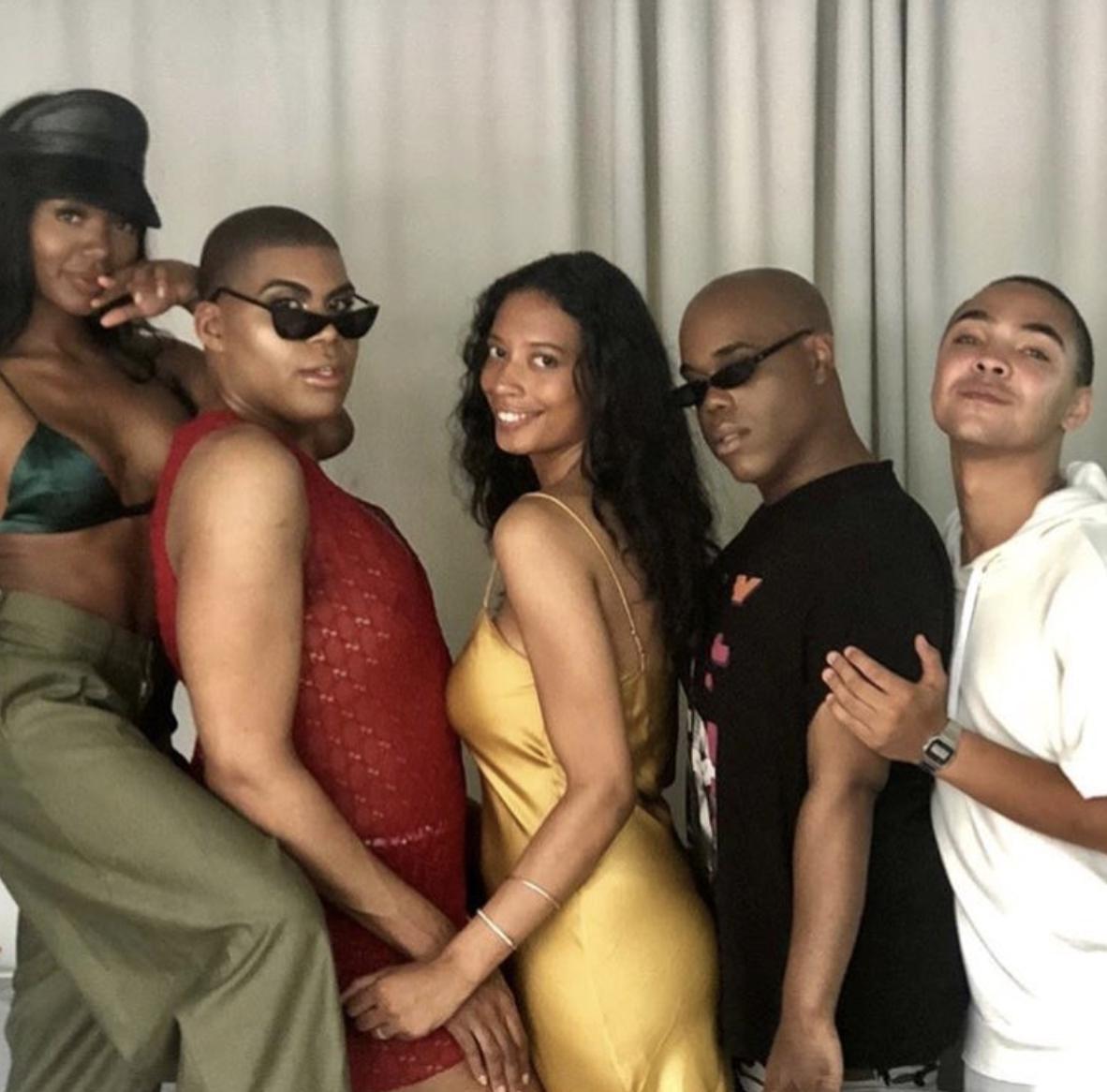 约翰逊和孩子合照,约翰逊儿子扮女装