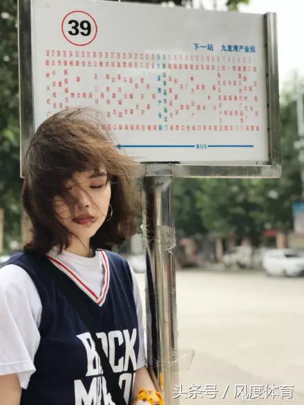 怎样穿球衣才不会怪怪的,怎么穿球衣不露腋下