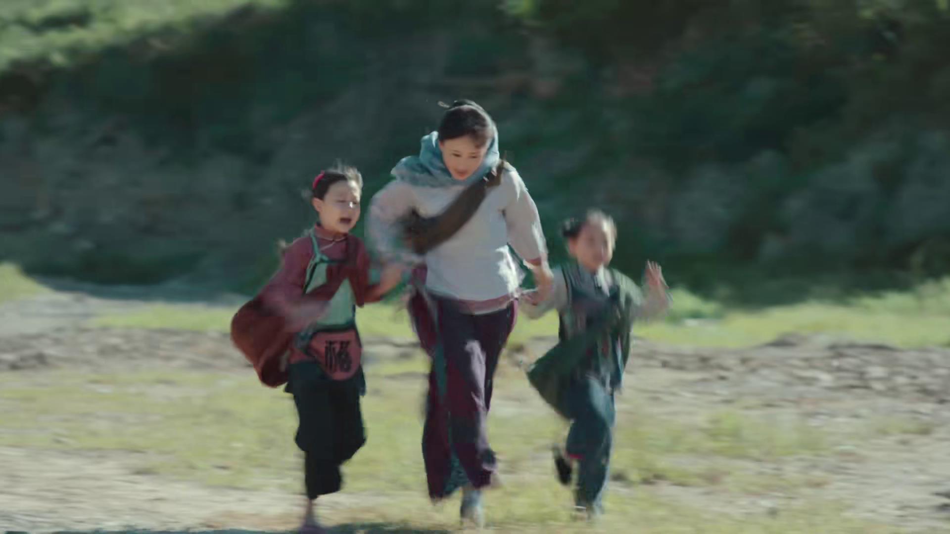 娘道瑛娘为了两个女儿负荆请罪,娘道瑛娘认两女儿