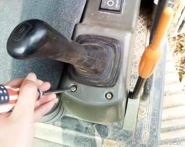 挖掘机怎么切换正反,挖掘机正反手操作多久能适应过来