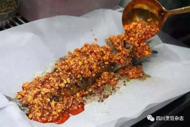 家常无骨烤鱼的做法,特色烤鱼制作短视频