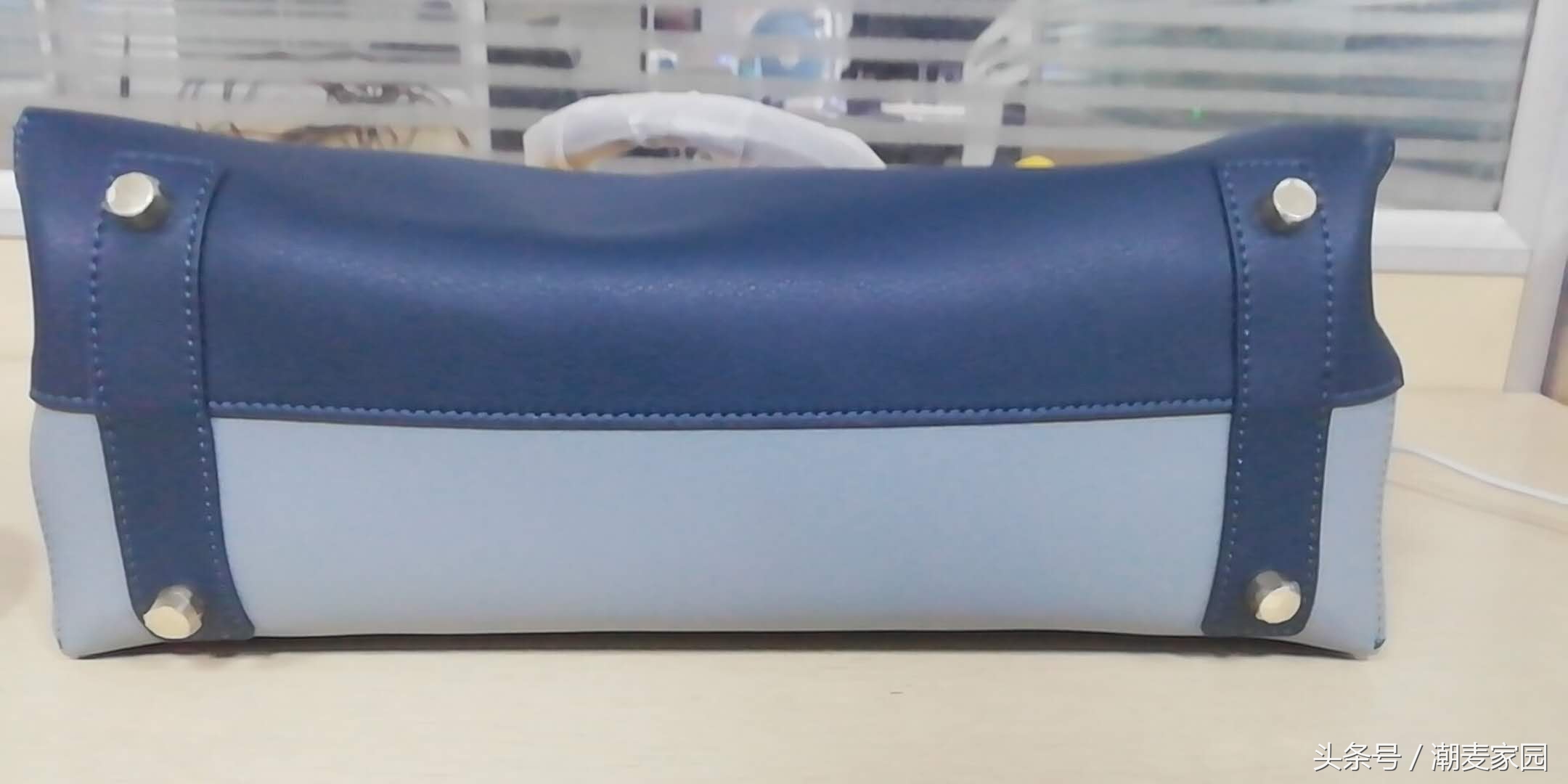 「手感超好」实拍美女刚刚到手的香港zornna包包开箱