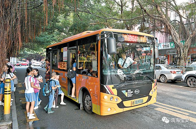 15条公交线路优化，这16所学校的学生出行更安全方便了