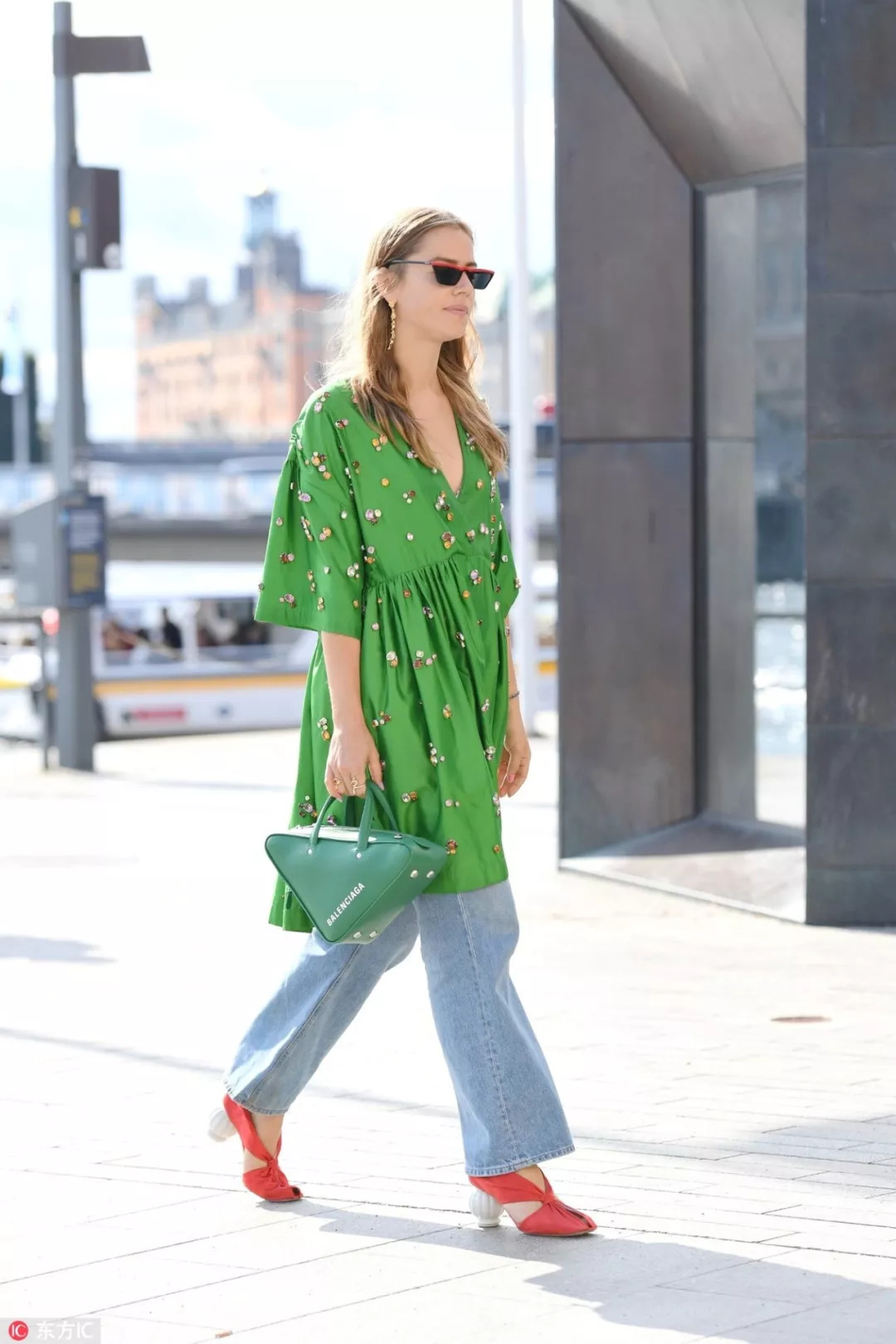 凹造型小包包,包包拍摄怎么凹造型