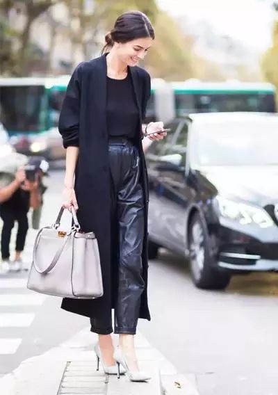 毛衣小香风外套怎么搭配最好看,杏色毛衣过膝长裙搭配什么外套