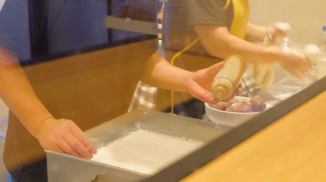 意外爆火的美食店铺,爆火的米糕