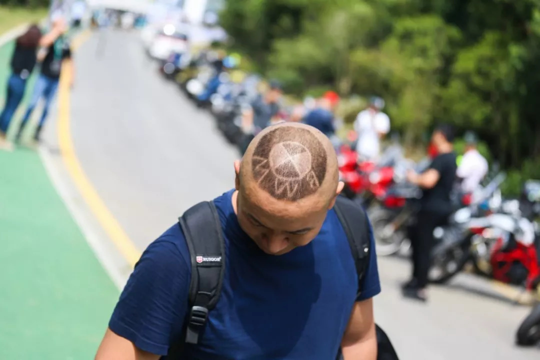 宝马s1000r改新s1000rr,宝马s1000r和本田cb1000r