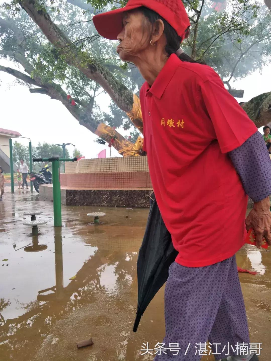 杨家镇安榄村外嫁姐妹回娘家聚会,雷州官茂村姐妹回娘家