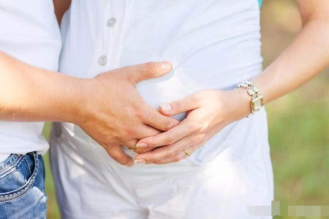 怀孕中期夫妻可以分床睡吗,怀孕中期夫妻间要注意什么