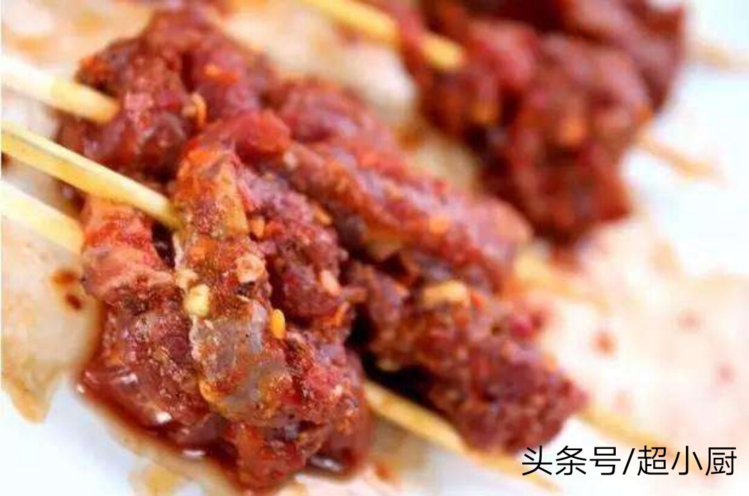 名厨炒牛肉怎么做嫩又好吃,牛肉片嫩滑上浆大厨教你正确方法