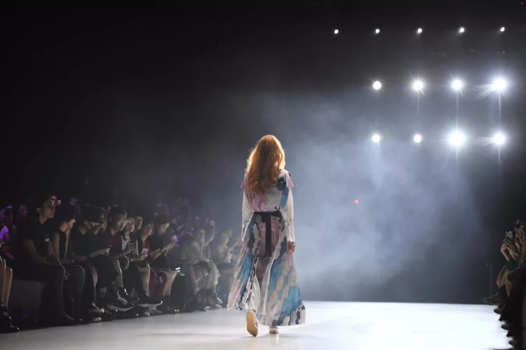 阿秋秋说｜10个角度，麻溜带你去趟香港时装周