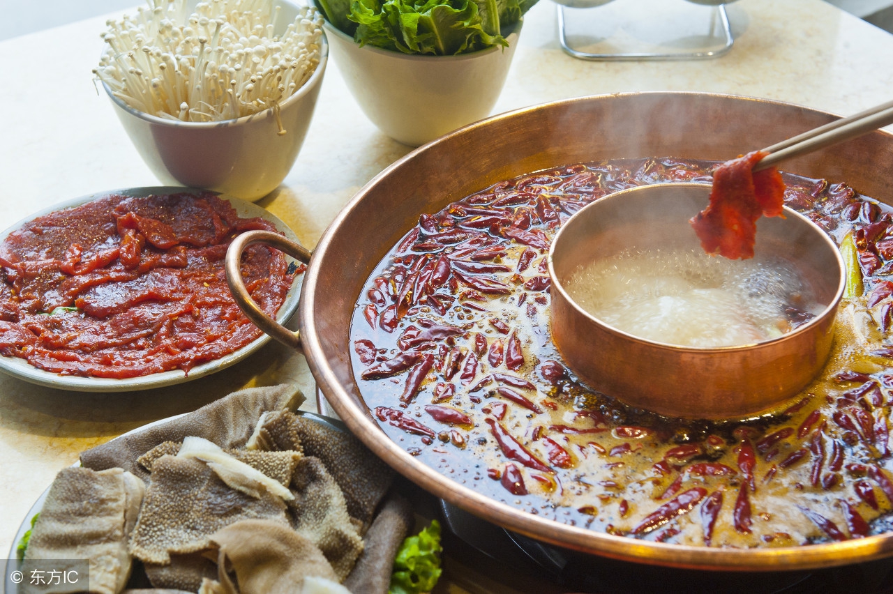 正宗酸辣毛肚火锅的做法,重庆毛肚火锅正宗做法