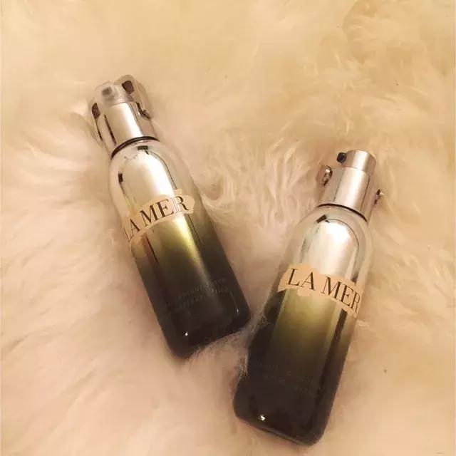 看了白月光秦岚分享的天价精华,我关上手机睡觉去了