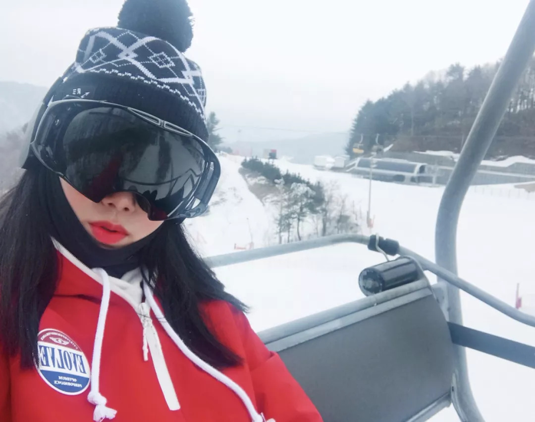 滑雪只戴头盔？也许是颜值限制了你的想象力