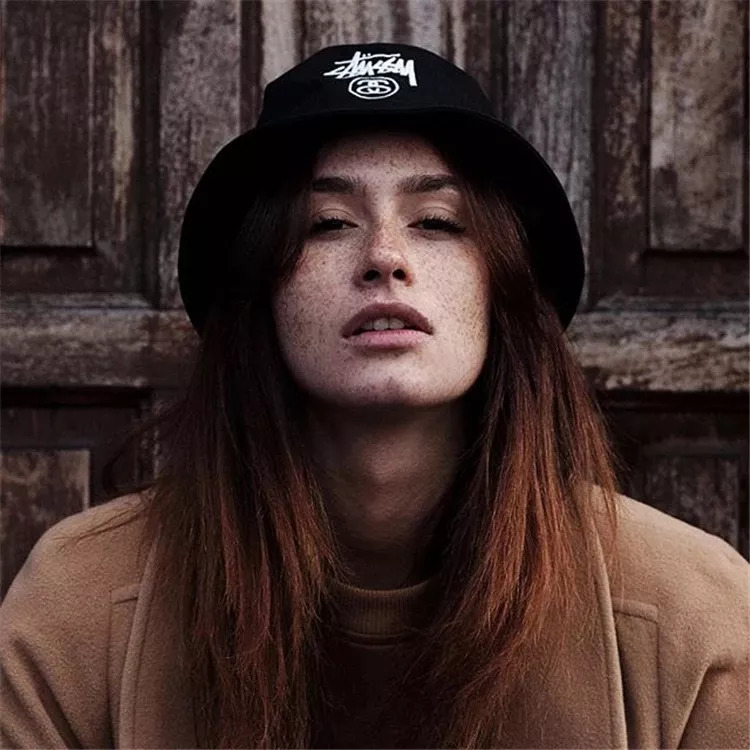 滑雪只戴头盔？也许是颜值限制了你的想象力