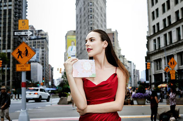 膜法世家携手兰玉亮相纽约时装周，跨界玩出国际范儿！