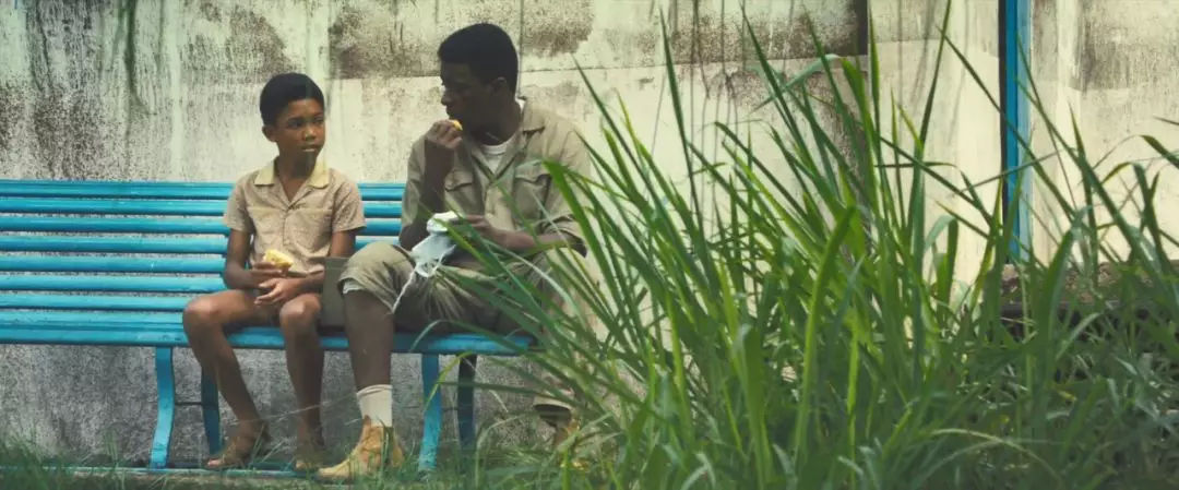 他用双脚让国家停战，这个男人我们等了40年！