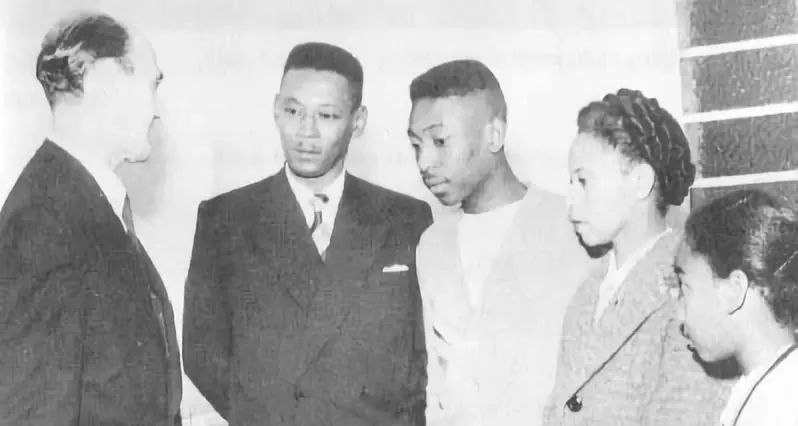 他用双脚让国家停战，这个男人我们等了40年！