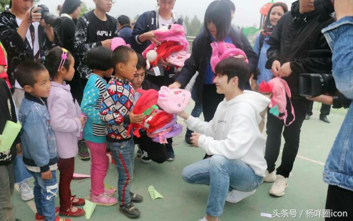 为拥有一个“优质”偶像而骄傲,跟随正能量领头羊益路同行!