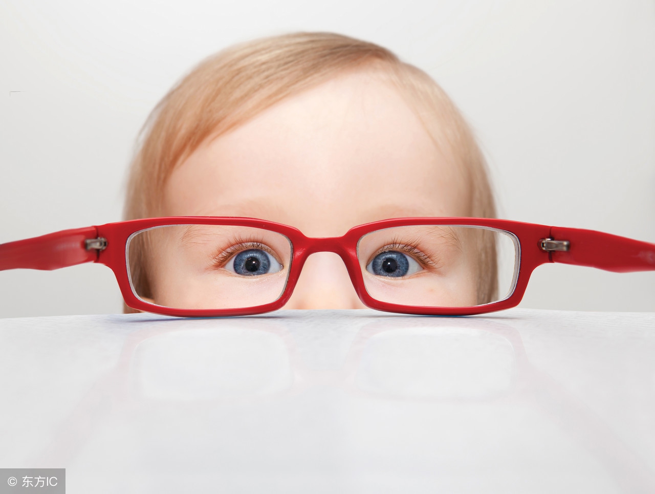 宝宝散光是怎么导致的,婴儿散光的原因和解决方法