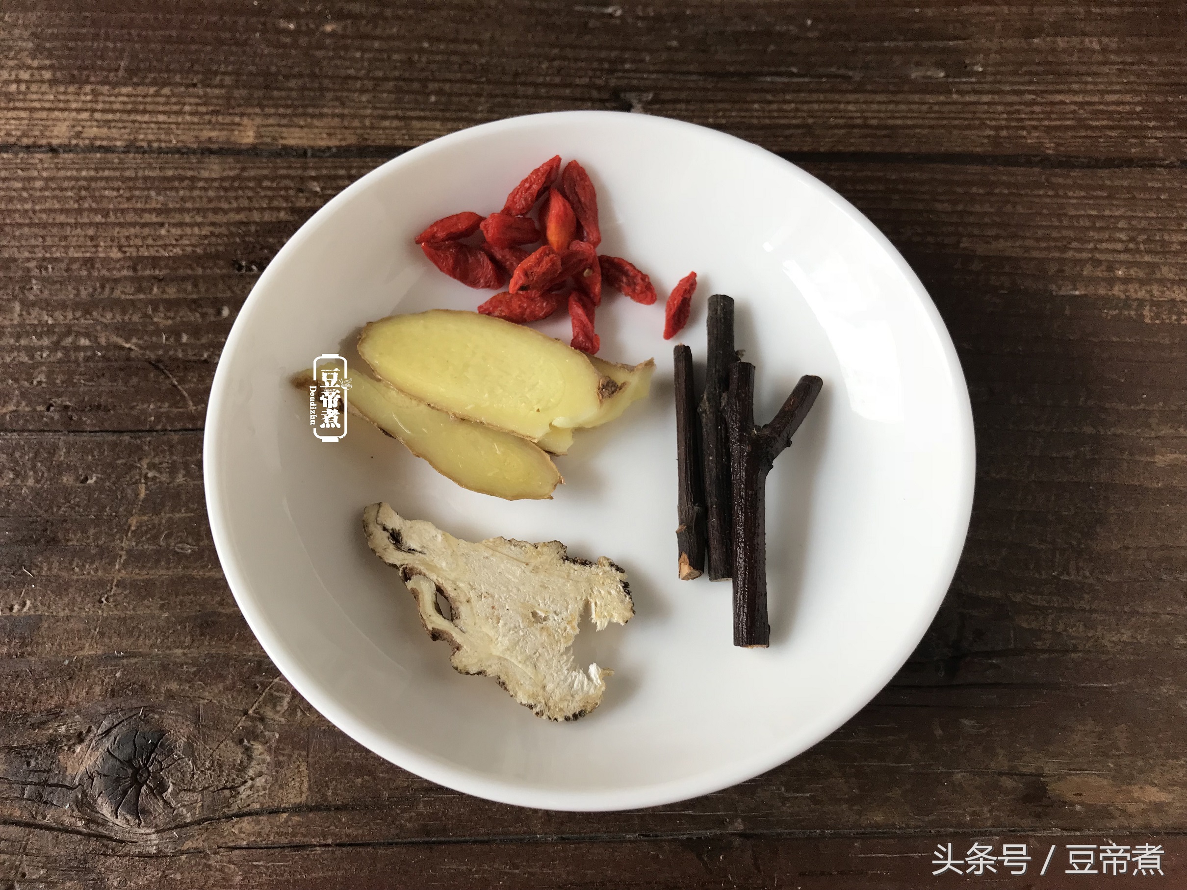 怎样炖出来的鱼汤才会又香又好喝,鱼汤怎么炖才能好喝还鲜