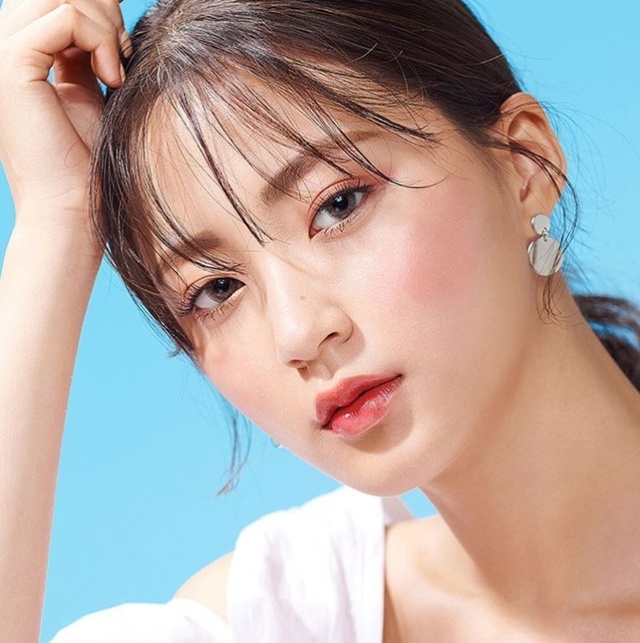 就差这几步，让你的唇膏画出美妆博主的范儿！