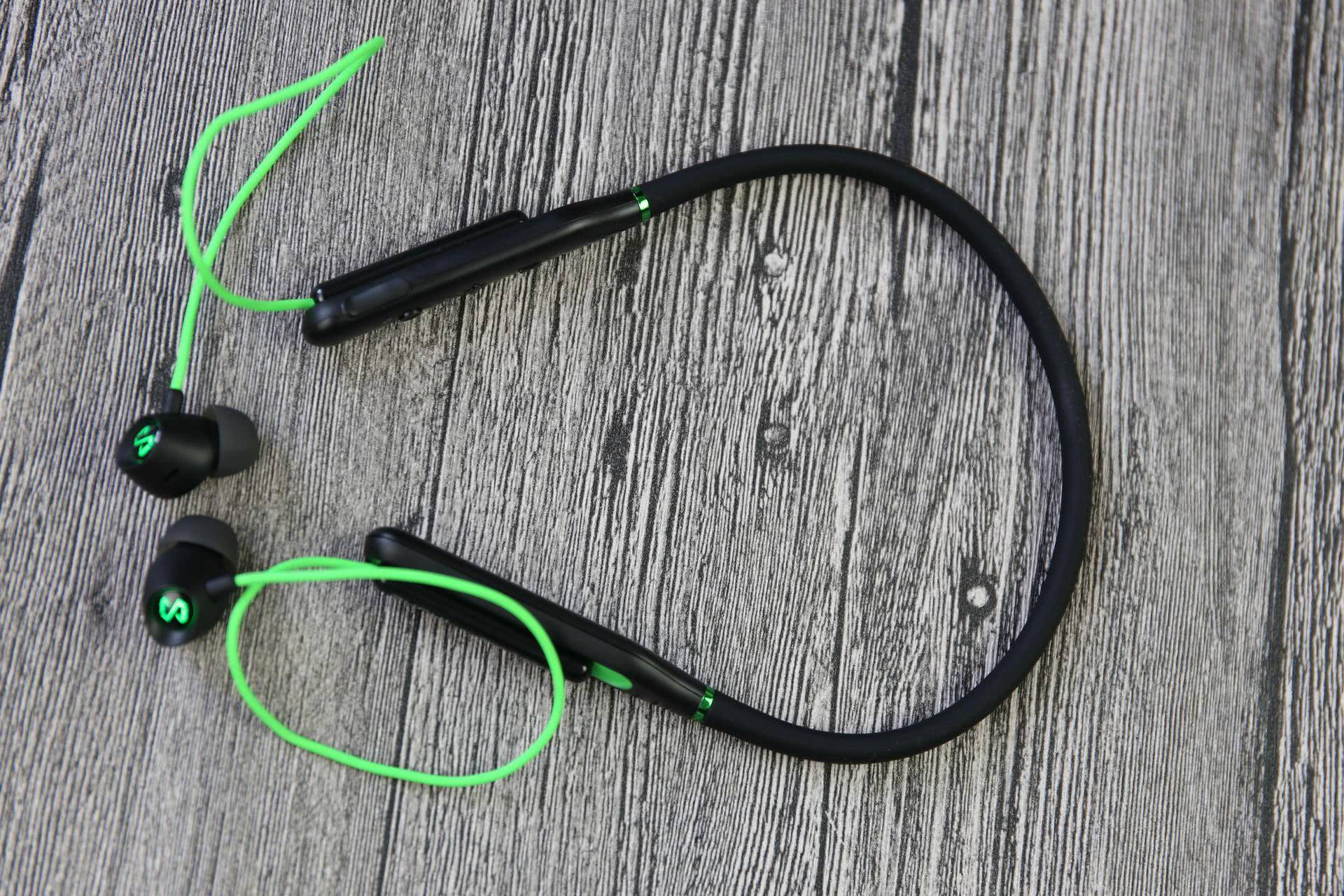 黑鲨游戏手柄吃鸡测评,黑鲨2手柄吃鸡视频