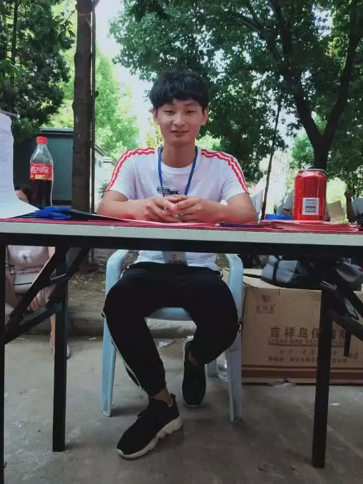 帅气班长化身公益先锋，才大二志愿服务时长已超1000小时