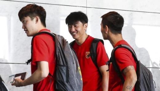 男足被网友骂视频,男足被球迷骂视频