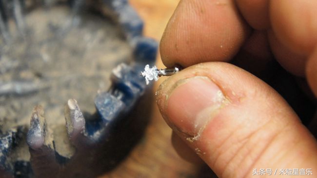 吉他调音把琴弦调断了怎么办,吉他如何更换琴弦并调音