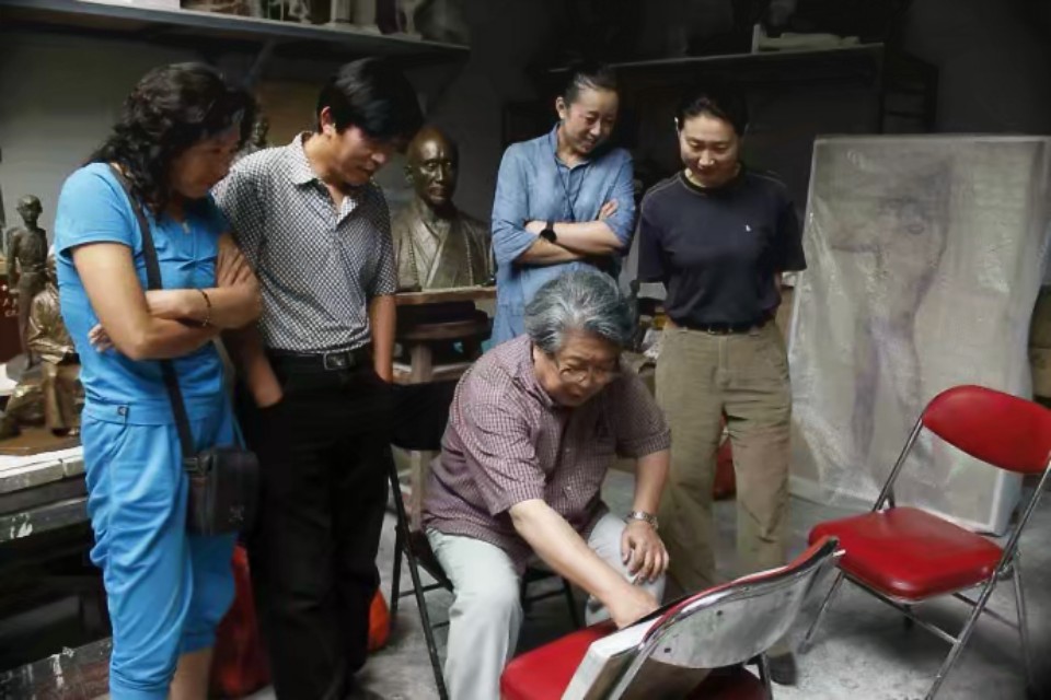 80岁以上雕塑大师曹春生,曹春生雕塑大师视频