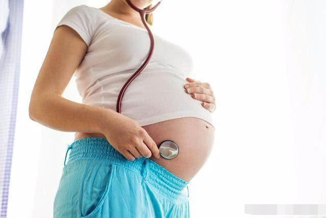 孕中期总感觉肚子硬梆梆,孕妇孕中期肚子容易发紧