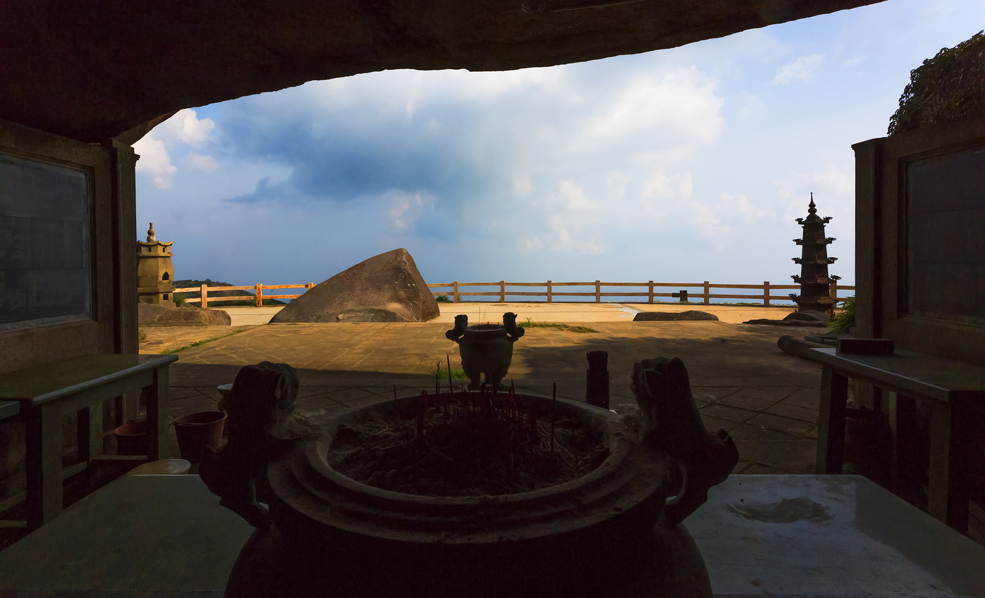 太有趣，一座山竟像一头卯足劲的牛