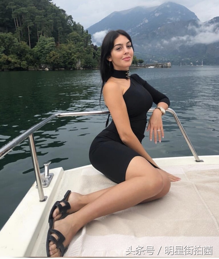 乔治娜晒游艇照与c罗接吻,乔治娜和c罗游艇