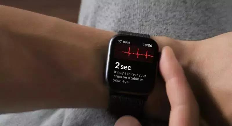 华为余承东熬夜看完苹果发布会,苹果有史以来发布最贵的手机