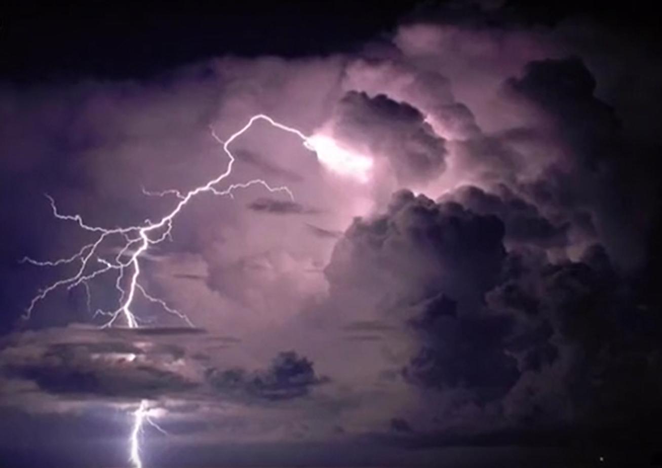 足球场各种意外状况,足球场发生意外情况怎么办