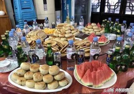 花9w块给邓伦买烧饼的后援会，还真是漏洞百出呢