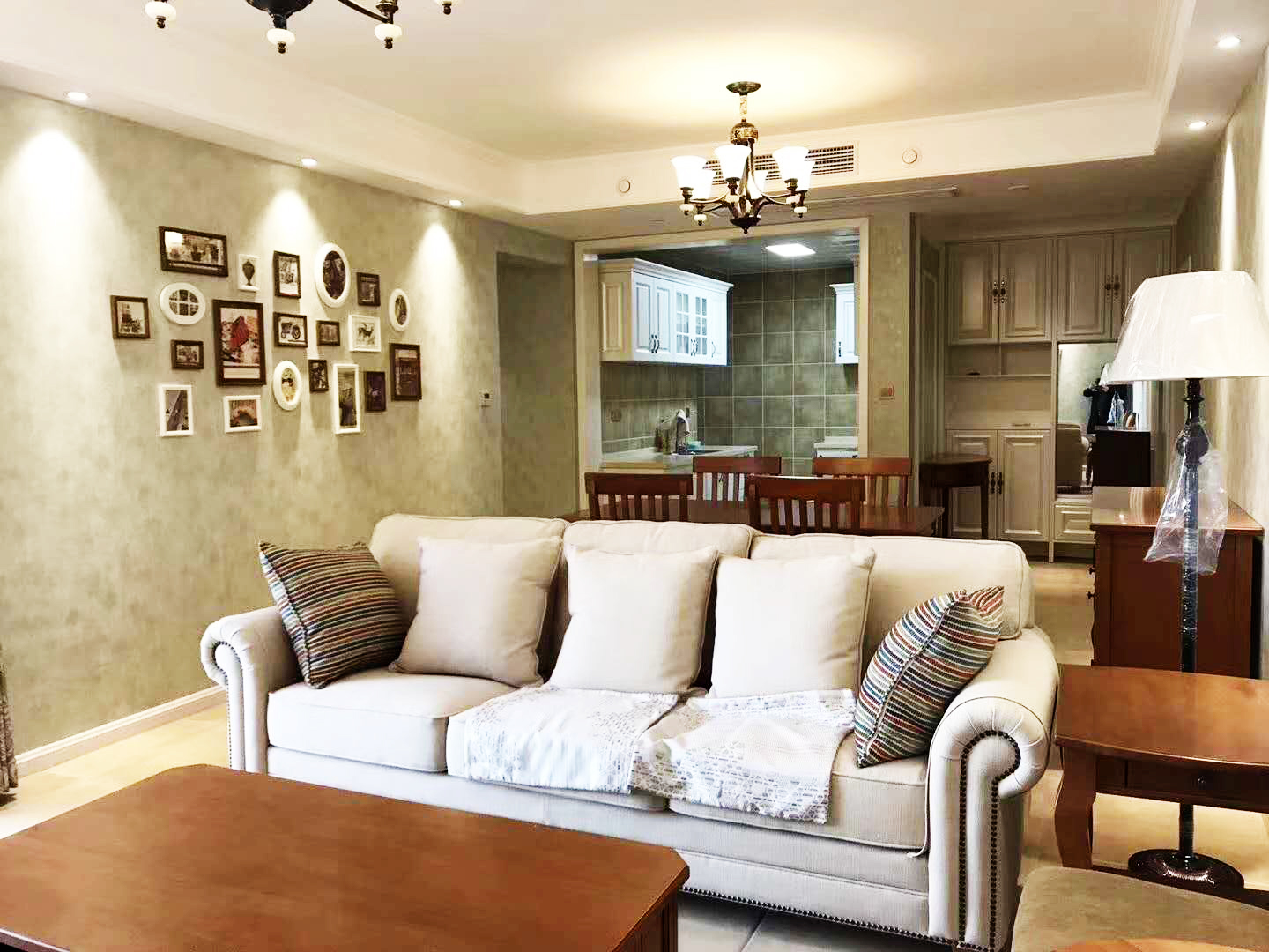 132平米美式轻奢沙发不靠墙,123平米美式轻奢风格