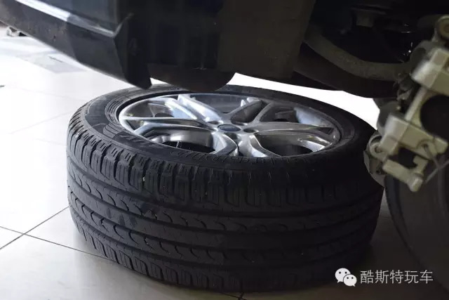 福特锐界换轮胎推荐,福特锐界轮胎更换工具视频