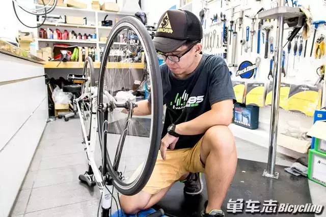 单车偏摆怎么修,单车车轮偏摆调整教程